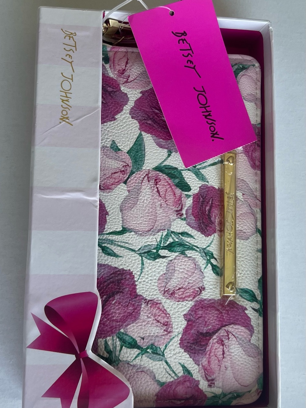 Betsey Johnson Floral Zip Around Wristlet Wallet – NWT – Pink/White Multi - Picture 6 of 11